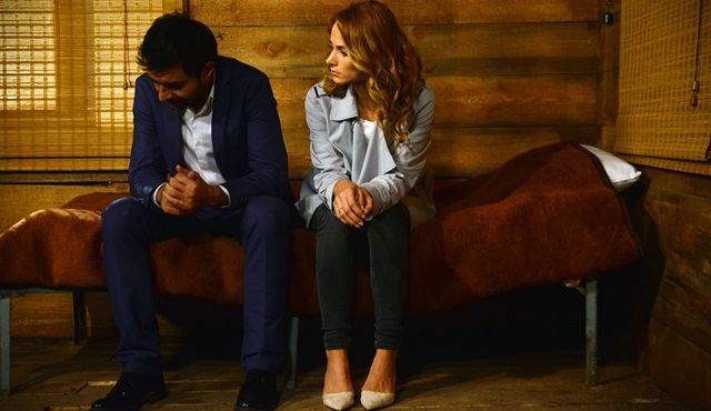 Eve Dönüş: Their paths cross