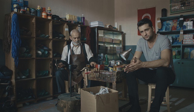 Cesur Yürek | Ömer returns home to find it completely changed 