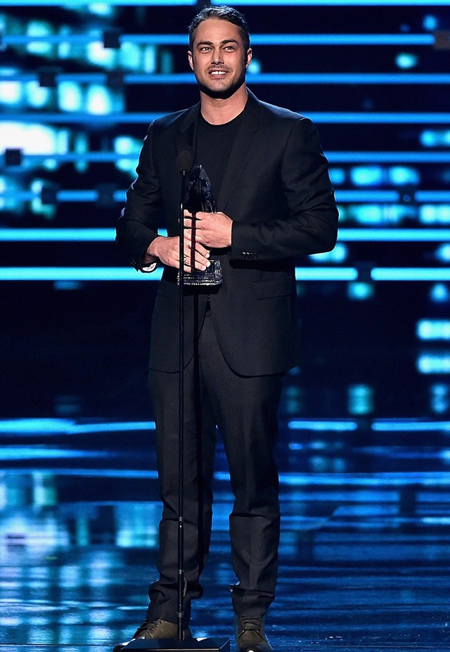 People's Choice Awards'ta hangi ünlü ne giydi?