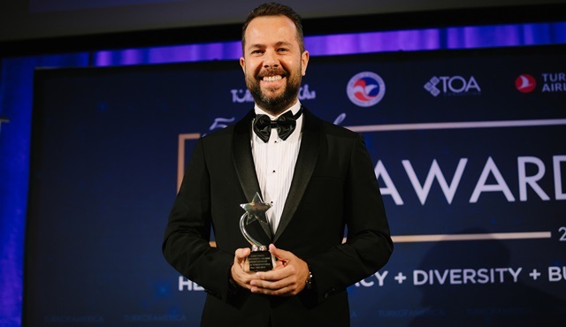 Global Agency CEO'su İzzet Pinto, TOA Ödülleri 2019'da ödül aldı!