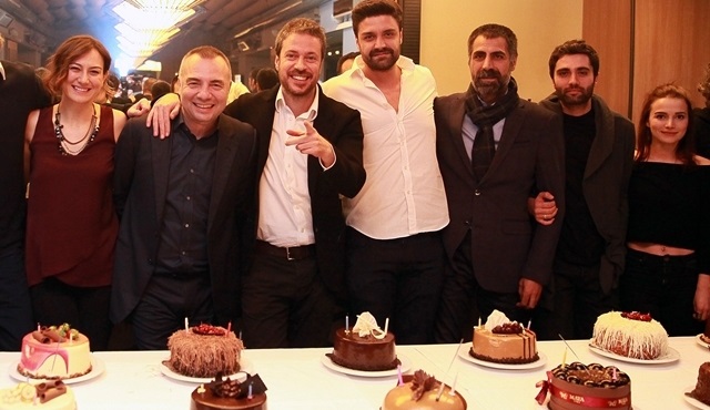 Eşkıya Dünyaya Hükümdar Olmaz ekibi başarısını kutladı!