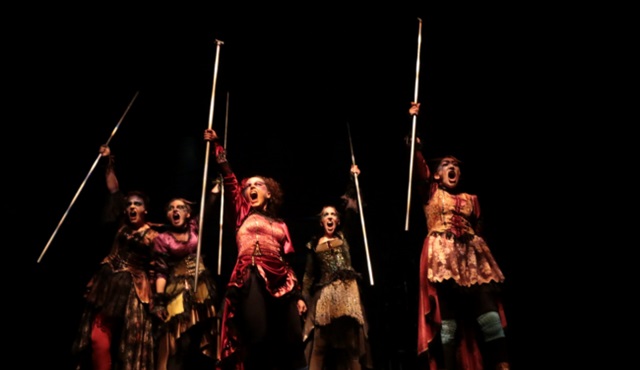 Lysistrata: Savaşma, seviş!