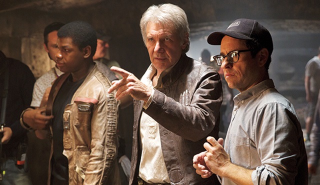 Star Wars: Bölüm VII - Güç Uyanıyor filminden yeni kareler geldi