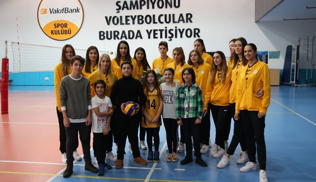 Can Dostlar film ekibi, Vakıfbank Kadın Voleybol takımını tebrik etti!