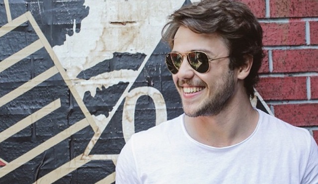 Bir Güzel Mavi Gözlü Adam: Tolga Sarıtaş