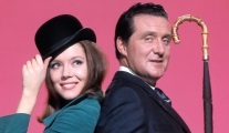 Diken Kraliçesi artık tek başına: Güle güle Patrick Macnee...