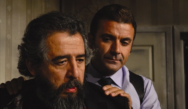 Halktan Biri: Travis Pine'nın askerleriyiz!