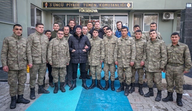 Söz dizisinin oyuncuları Hakkari Dağlıca’da Mehmetçik’i ziyaret etti!