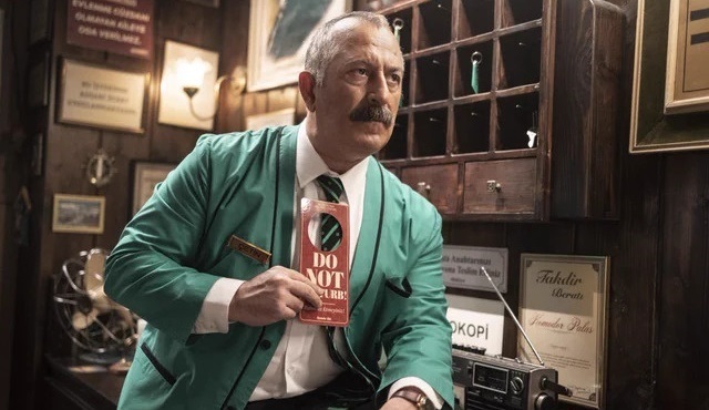 Cem Yılmaz'ın yeni filmi Do Not Disturb de Netflix Top 10'de!