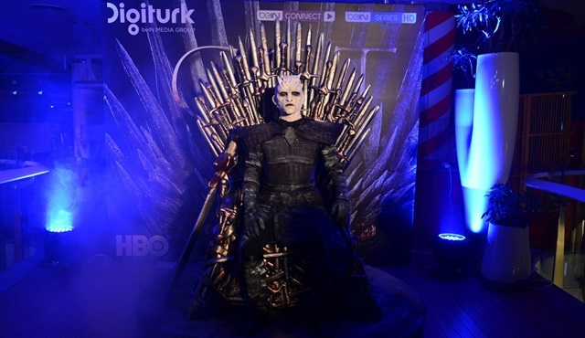 Game of Thrones’un final sezonunun ilk bölümü yüzlerce kişiyle birlikte izlendi!