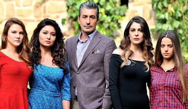 Ve beklendiği gibi Paramparça'nın yönetmeni Altan Dönmez oldu!