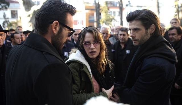 Gülizar: Tıraş kolonyası ve azıcık naftalin kokusu...