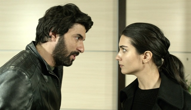 Kara Para Aşk'ta bu akşam aşk galip gelecek mi?