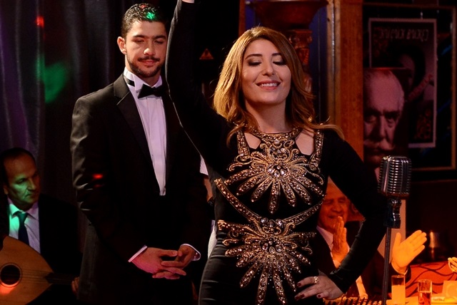Pavyonda Sahneye Çıkıyorlar!