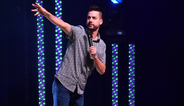Netflix, taciz iddiaları sonrası John Crist'ın stand-up gösterisini iptal etti
