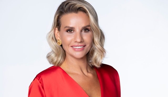 Esra Erol’da yeni sezonuyla kaldığı yerden devam ediyor!