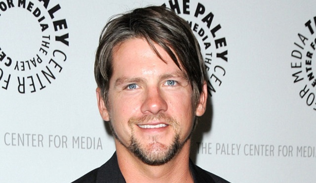 Zachary Knighton, Santa Clarita Diet'in ikinci sezonunun kadrosuna dahil oldu