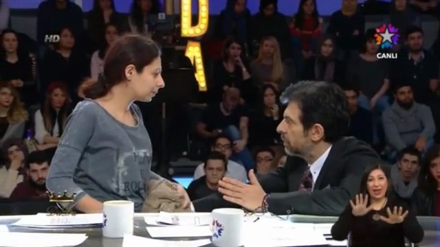 Okan Bayülgen, Dada'daki çıplak protestoya anında müdahale etti 