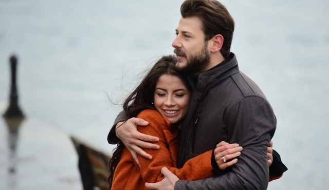 Melis Tüzüngüç, Kanatsız Kuşlar için Sezen Aksu’nun Küçüğüm şarkısını seslendirdi!