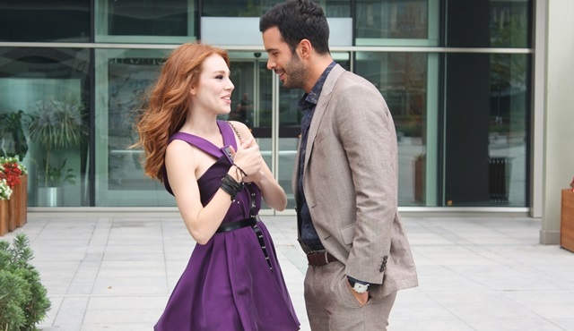 Kiralık Aşk: Ömer and Defne are head over heels in love!
