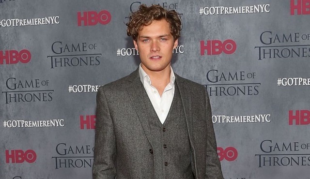 Finn Jones, Dickinson dizisinin 2. sezonunun kadrosunda