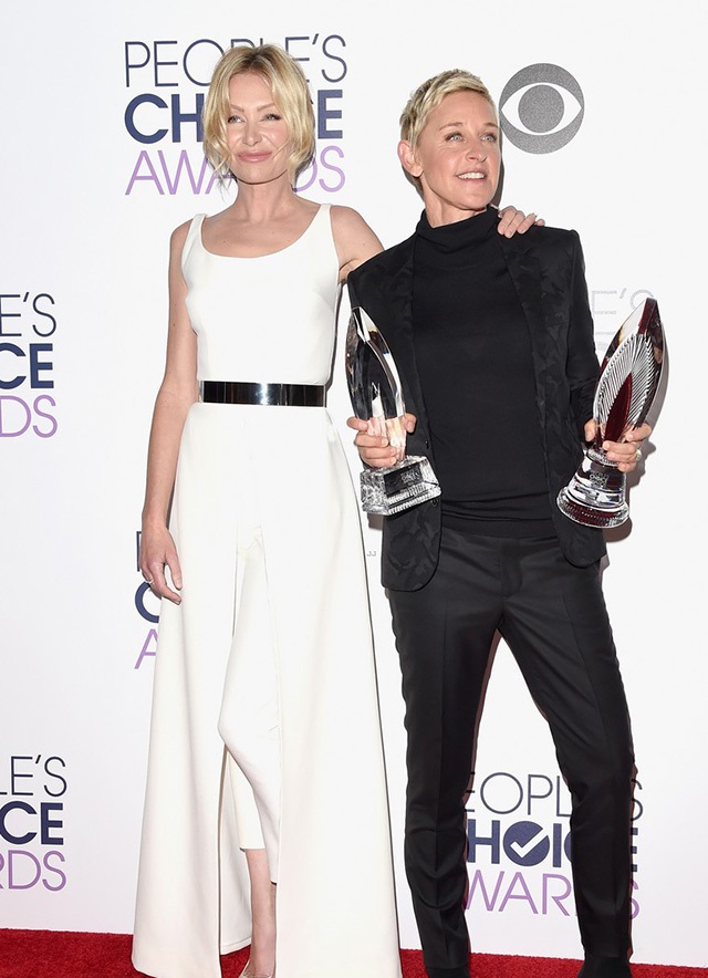 People's Choice Awards'ta hangi ünlü ne giydi?