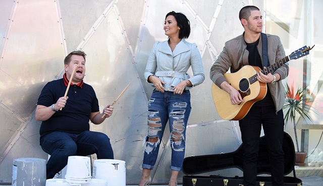 Demi Lovato ve Nick Jonas, Carpool Karaoke'ye konuk oldu