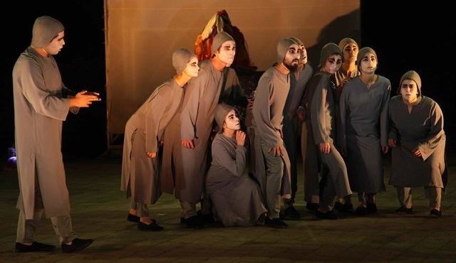Boğaziçi’nde Performansın ilk konuğu “Kuşlar Meclisi” oyunuyla Sahnesizler Grubu!