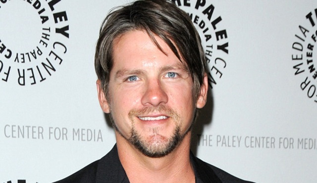 Zachary Knighton, CBS'in yeniden uyarlayacağı Magnum P.I.'ın kadrosunda