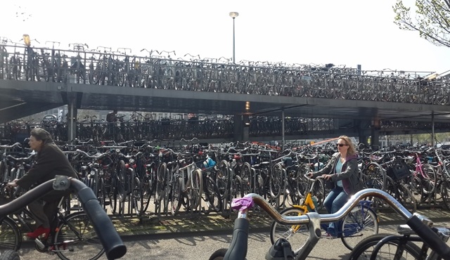 Çok Gezenti, Amsterdam’da!