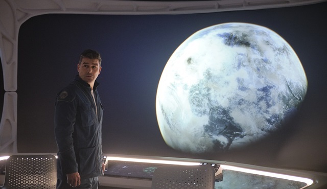 Netflix, The Midnight Sky'ın resmi fragmanını ve afişini paylaştı