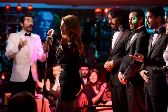 Pavyonda Sahneye Çıkıyorlar!