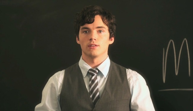 Çirkin sırları olan tatlı bir kıza asla güvenme!