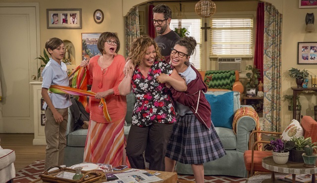 One Day at a Time ve Dirty Money 26 Ocak'ta Netflix Türkiye'de!