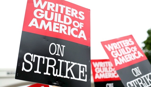 Amerikan Senaryo Yazarları Birliği (WGA) üyelerinden grev için yetkiyi aldı