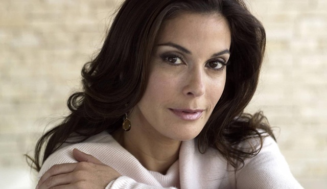 Teri Hatcher, Supergirl dizisinin kadrosuna katıldı