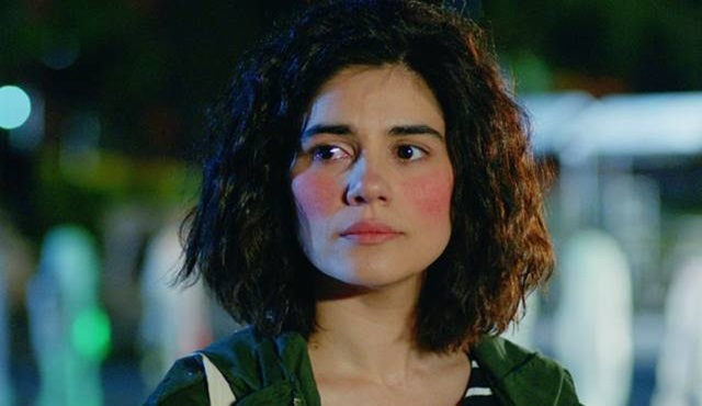 Seviyor Sevmiyor 4. bölüm 2. fragmanında işler karışıyor! - izle
