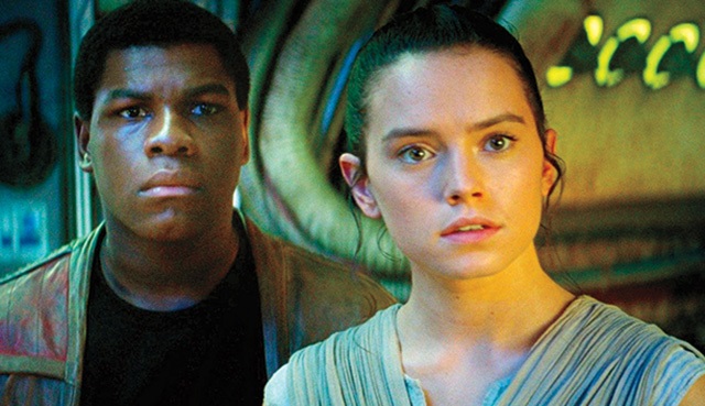 Star Wars: Bölüm VII - Güç Uyanıyor filminden yeni kareler geldi
