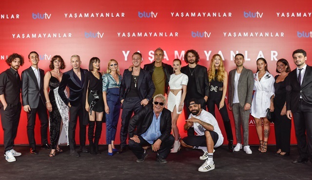 Yaşamayanlar dizisinin galası yapıldı!