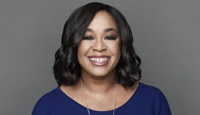 Shonda Rhimes 2016'nın en önemli sektör şahsiyeti seçildi