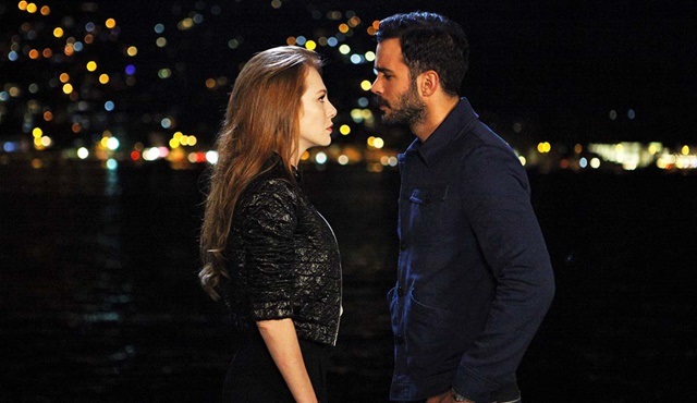 Love For Rent | The gesture-off between Ömer and Defne 