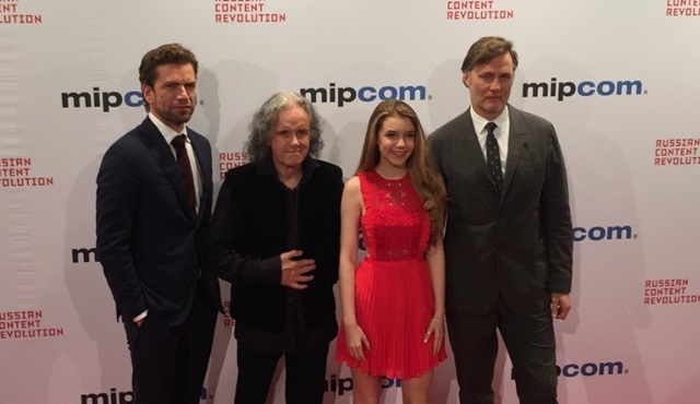 MIPCOM'un açılış partisi pek çok yıldız ismin katılımıyla gerçekleşti