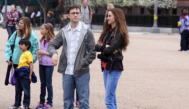 Snowden filminden kısa bir sahne paylaşıldı
