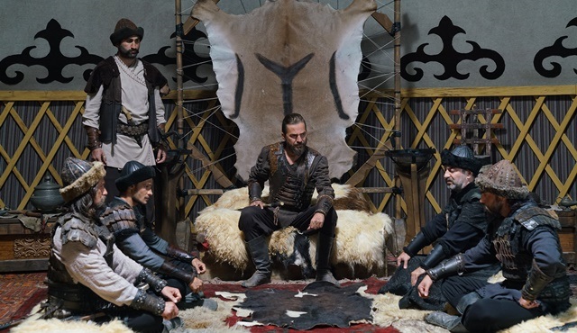 Diriliş 'Ertuğrul' | Loaded with new responsibilities, Ertuğrul's authority is challenged 