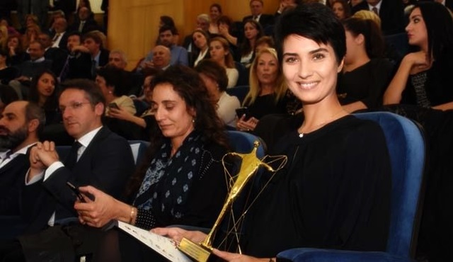 Tuba Büyüküstün'e Vatikan’dan ödül!