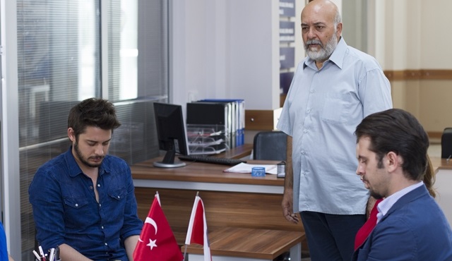 Baba Candır: The cold war between Emrecan and Rüzgar continues