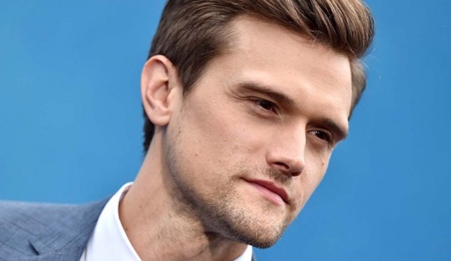 Hartley Sawyer, The Flash dizisinden kovuldu