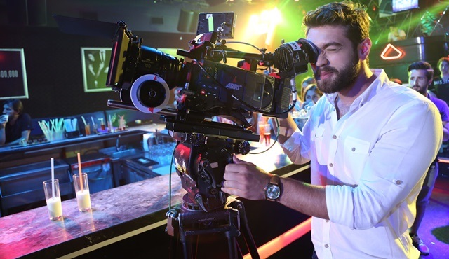 Furkan Andıç, Damat Takımı filmi için kamera başına geçti!