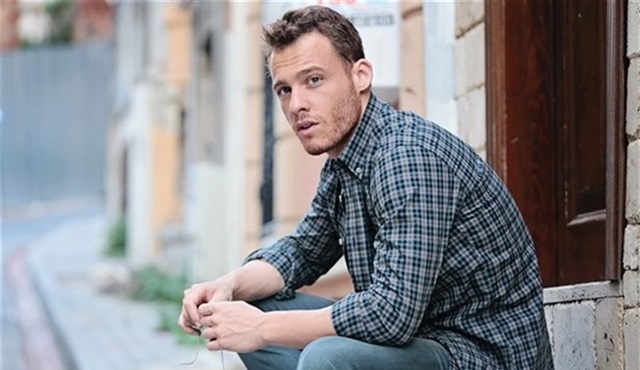Kerem Bürsin'den dizilere eleştiri!