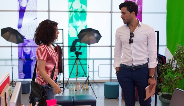Seviyor Sevmiyor | Yiğit starts to notice interesting things 